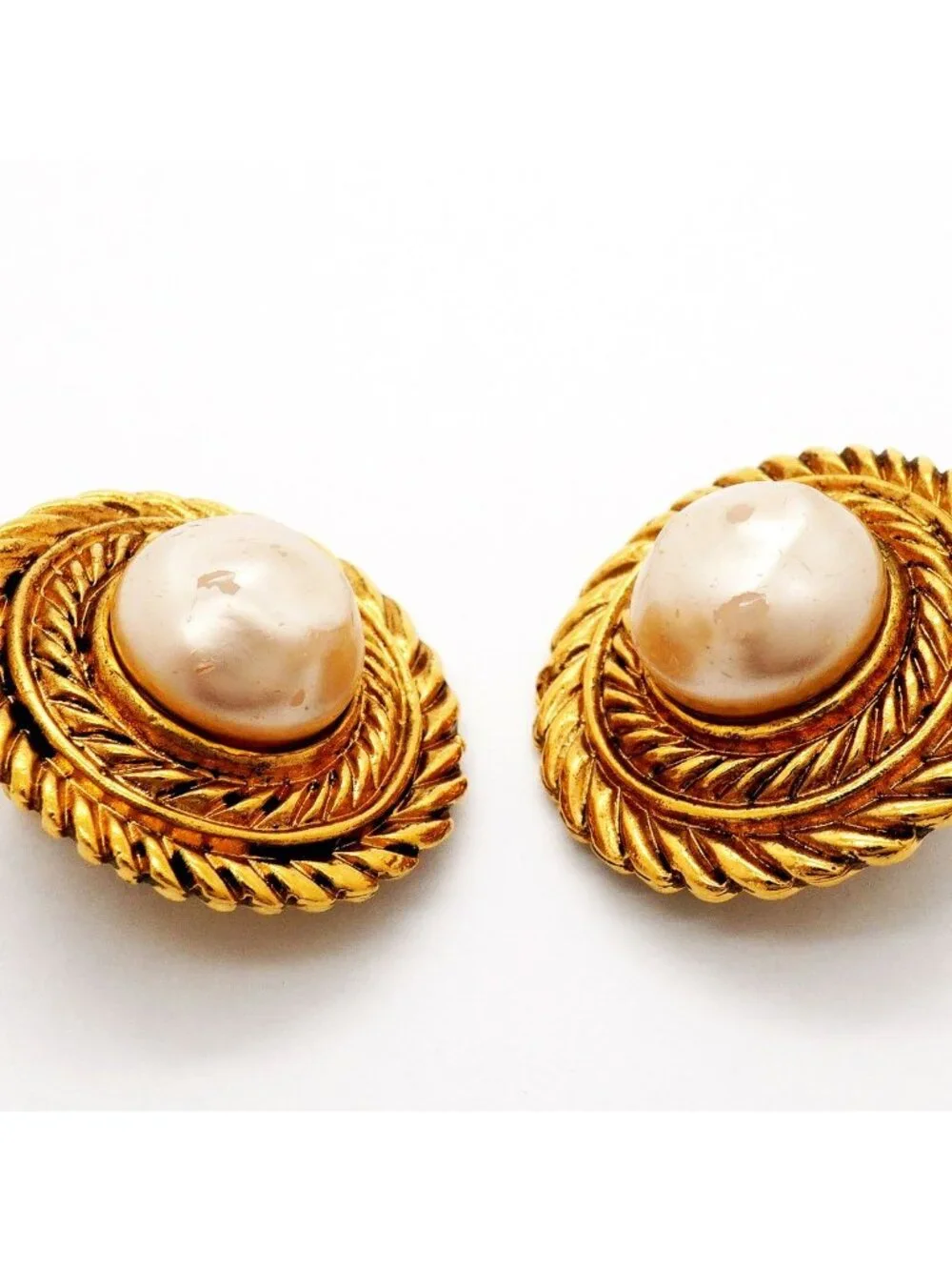 Chanel Earrings Vintage Round Circle Gold Plated Faux Pearl